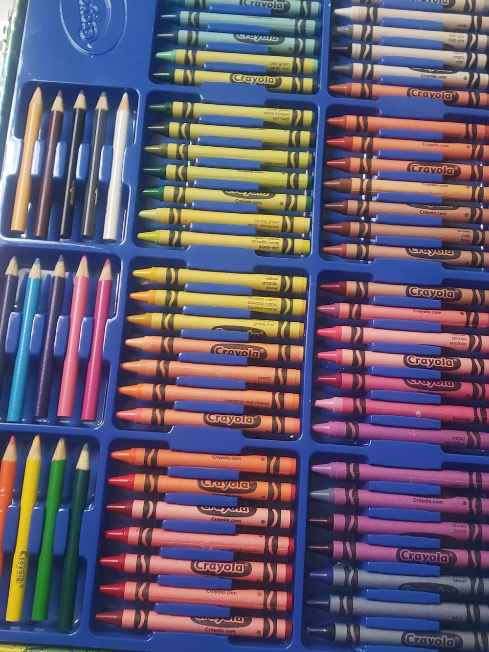 Brand new "Crayola' Imagination Art Set- Crayons, Markers and Colored Pencils - Picture 3 of 11